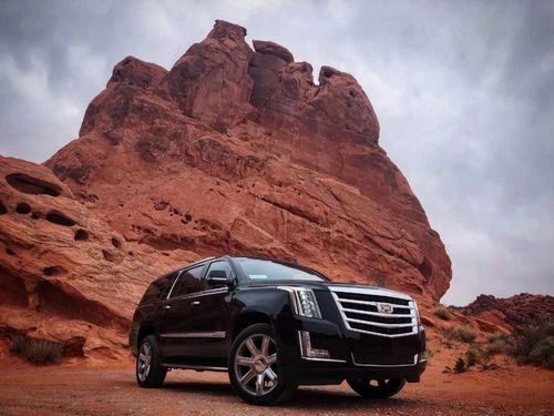 Red Rocks Mountain rock structure with SUV